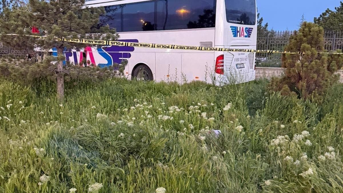 Passenger Bus Collides with Truck in Konya: One Fatality and Eight Injured
