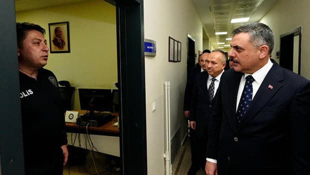 Interior Minister Çiftçi Visits Police Station to Strengthen Community Relations