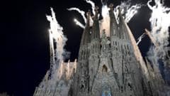 Papa'nın Ziyareti Sırasında Barcelona'nın Sagrada Família'sı Havai Fişeklerle Aydınlatıldı