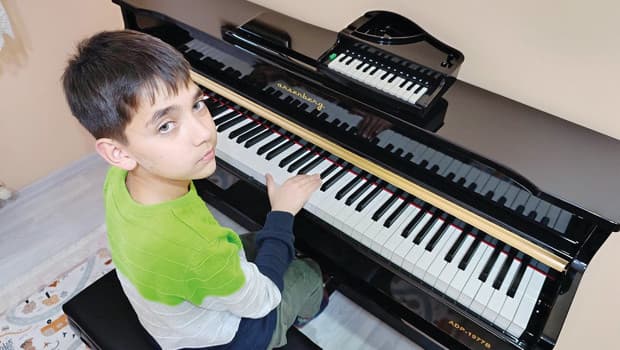 13 Yaşındaki Bahadır Yağız Özmen'in Müzik Yolculuğu: Oyuncak Piyanodan Resitallere